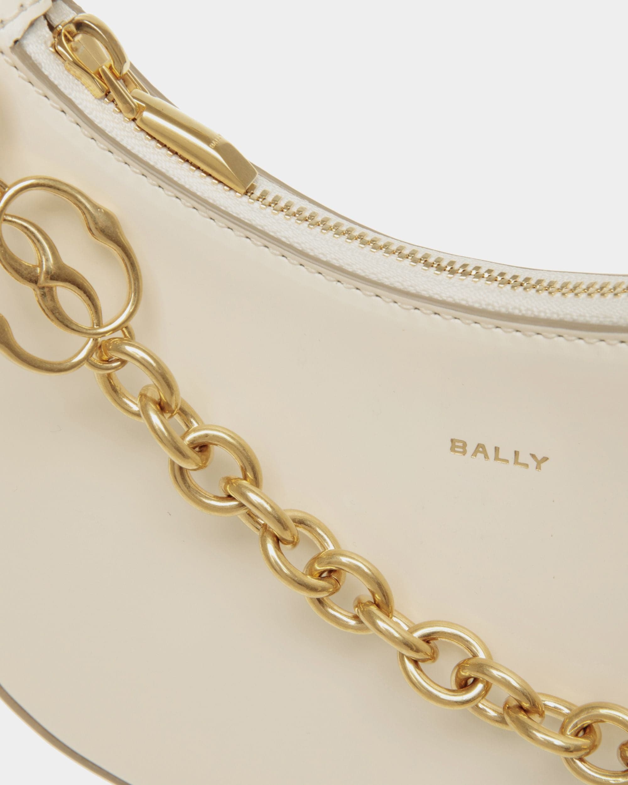 Mini Sac À Bandoulière Emblem En Cuir Brossé Blanc - Femme - Bally - 06