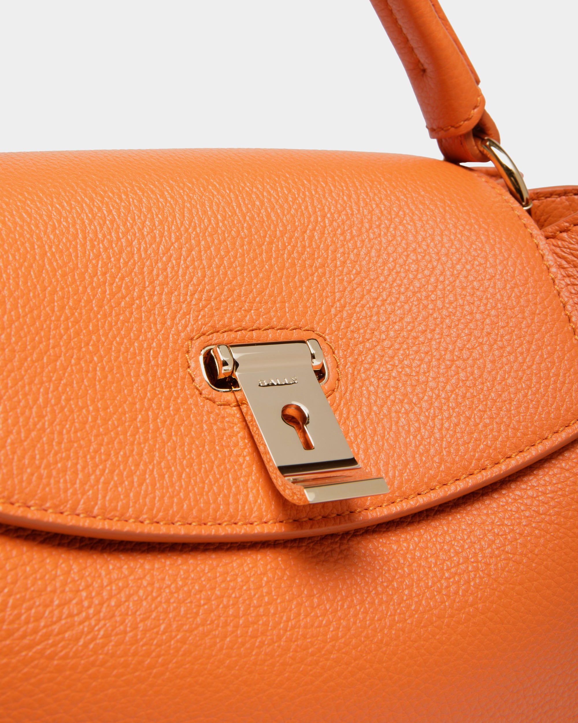 Petit Sac À Anse Supérieure Lock Me En Cuir Grainé Koi Orange - Femme - Bally - 05