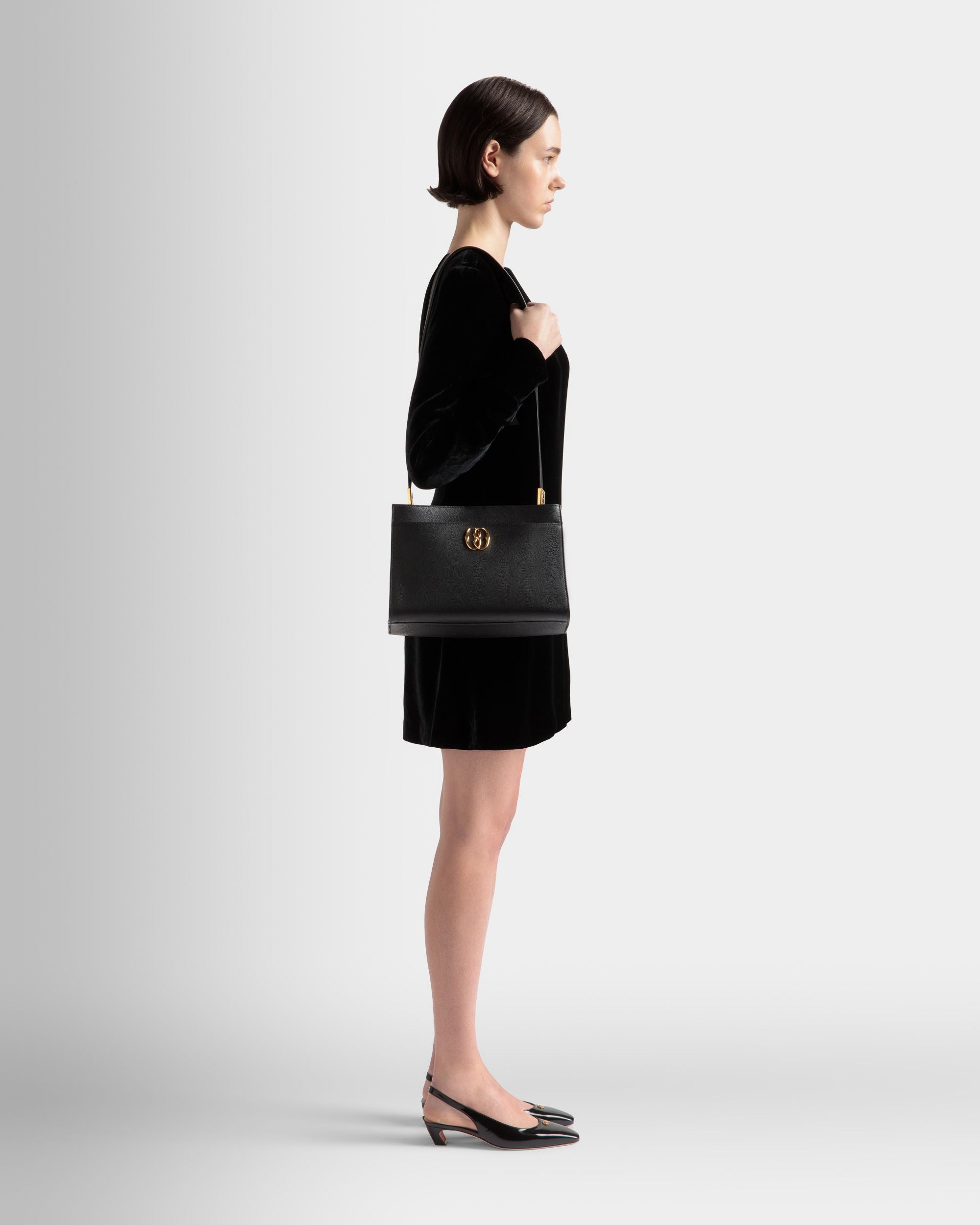 Sac D’épaule Emblem En Cuir Grainé Noir - Femme - Bally - 02