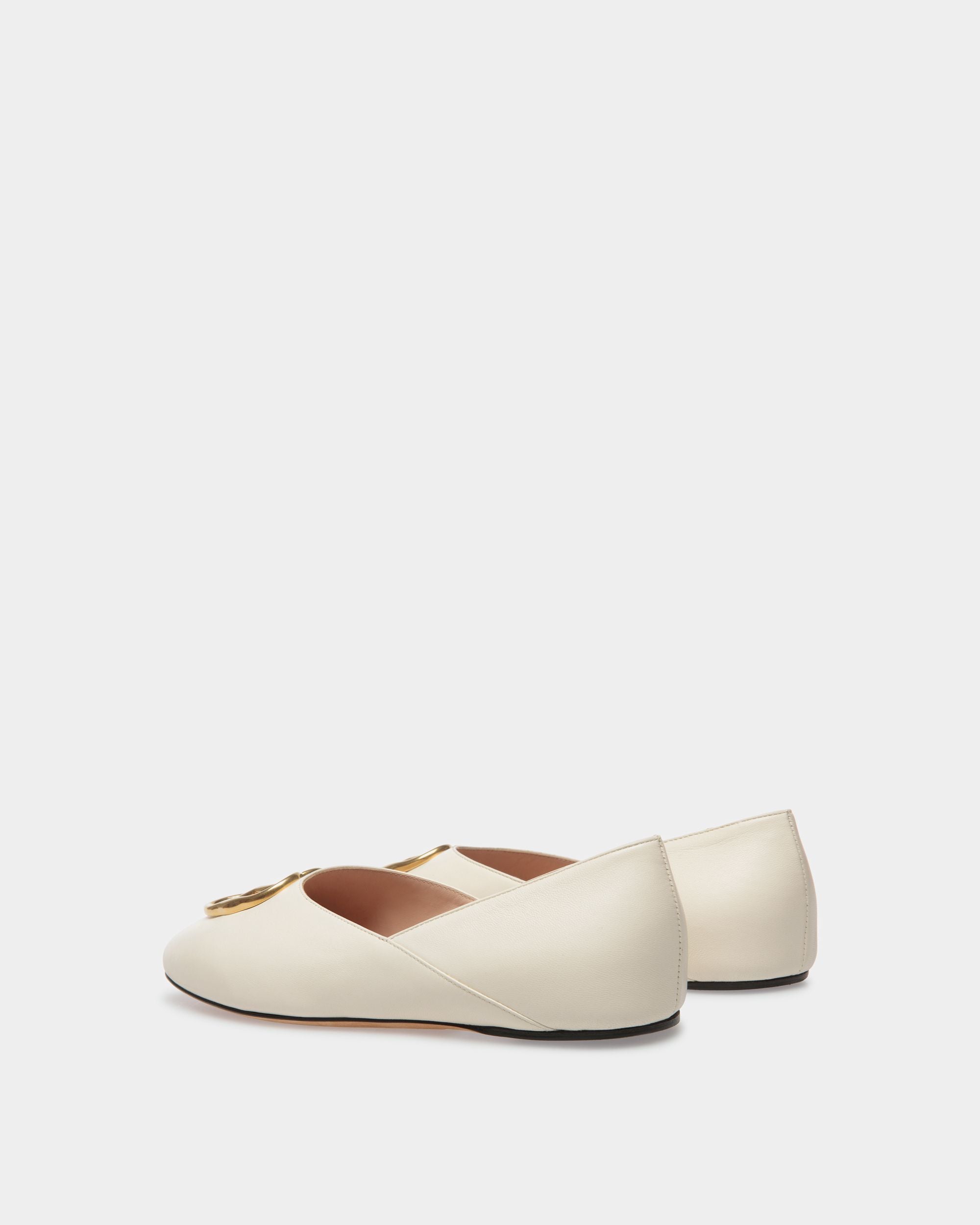 Slippers Emblem En Cuir Ivoire - Femme - Bally - 04