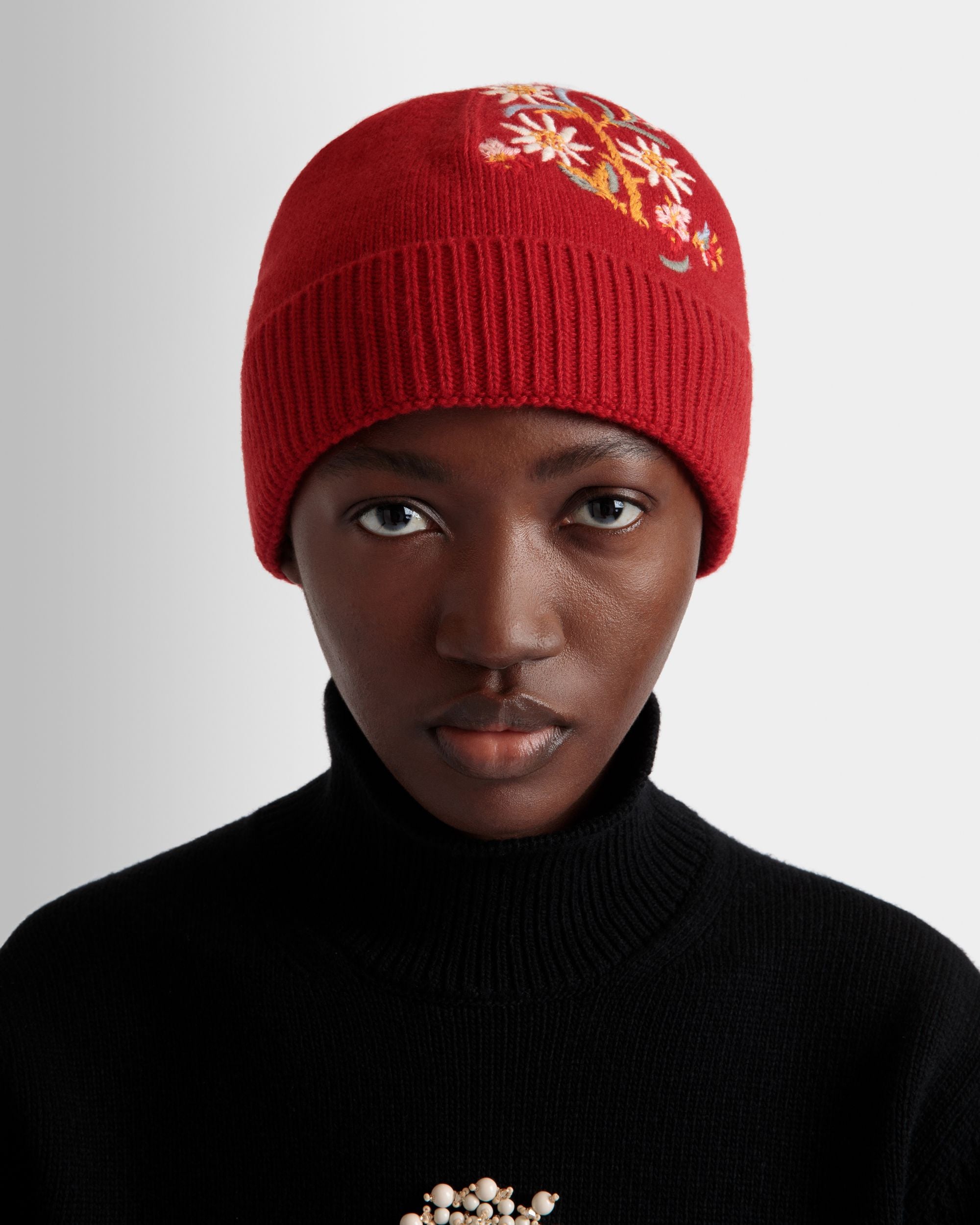 Bonnet De La Collection Capsule D'hiver En Laine Rouge Avec Motif Floral Alpine Flowers - Femme - Bally - 02