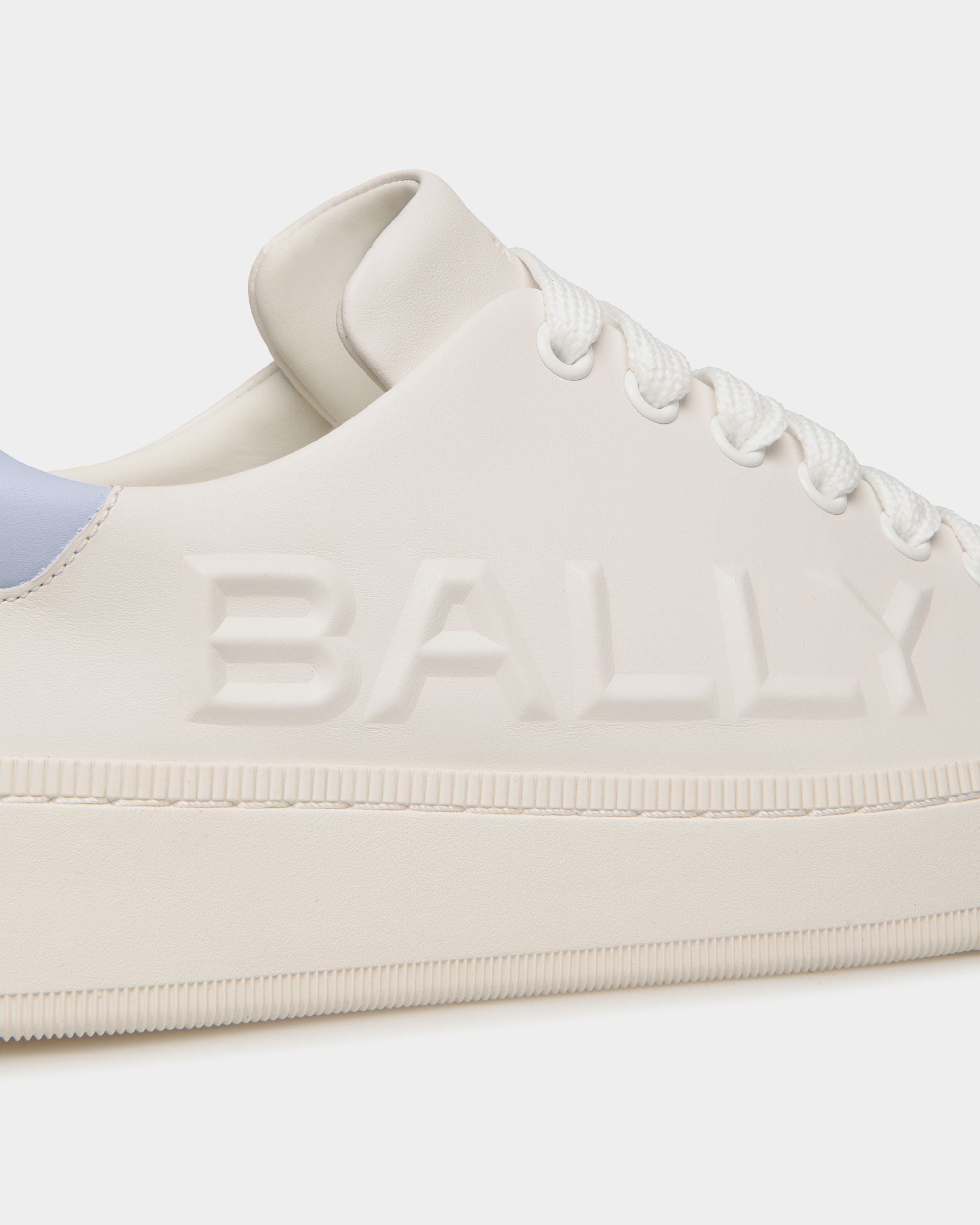 Sneaker Raise En Cuir Blanc Et Bleu Clair - Femme - Bally - 05