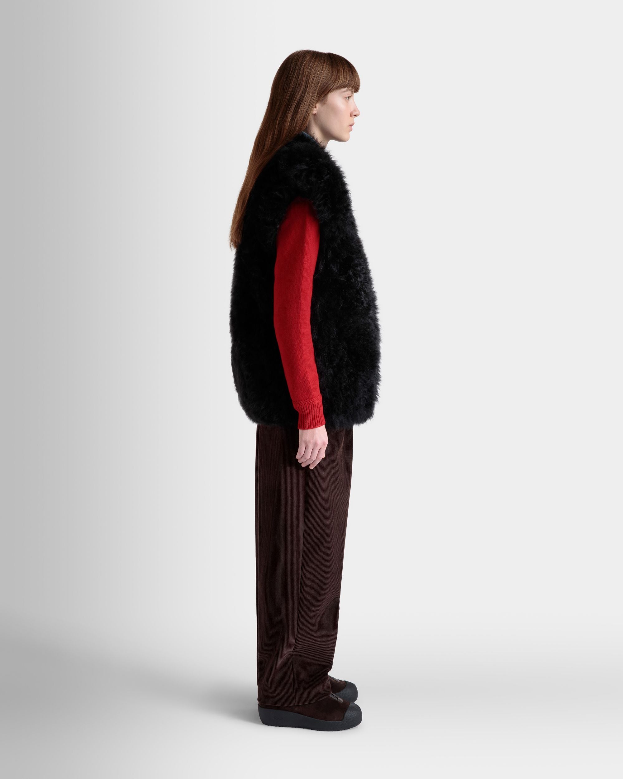 Gilet De La Capsule D’hiver En Shearling Noir - Femme - Bally - 05